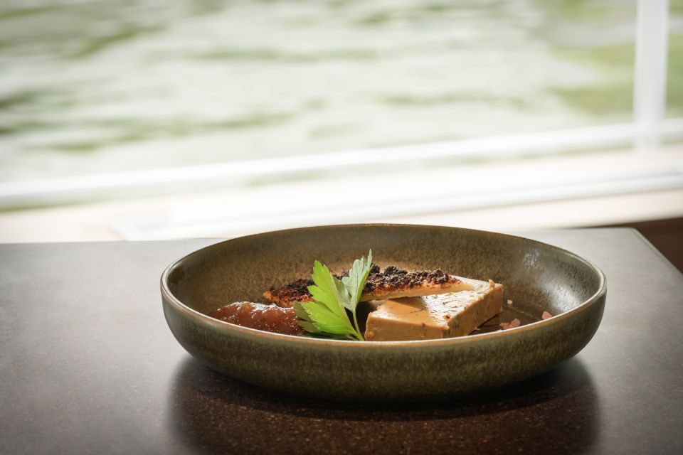 Paris: Romantic Cruise with 3-course Dinner on Seine River - Who this cruise suits, and who should skip it