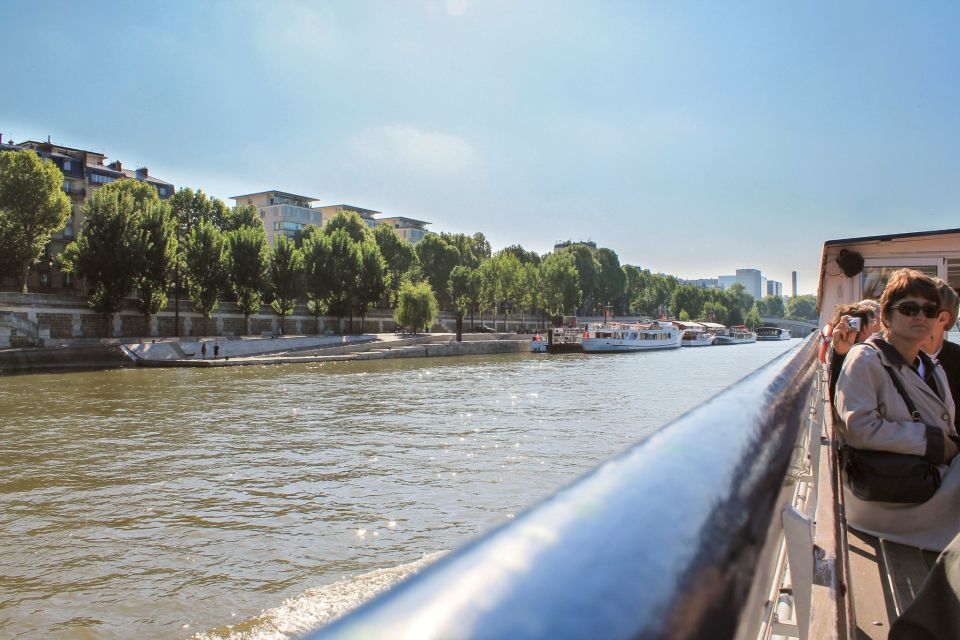 Paris: Seine River and Canal Saint-Martin Cruise - Timing, comfort, and what to pack for 2.5 hours