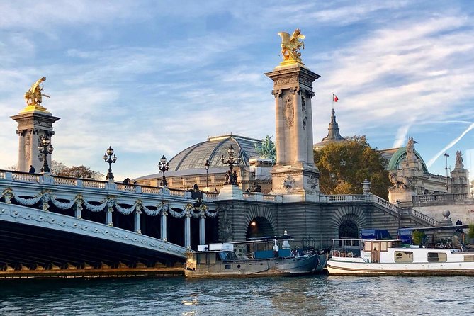 Paris Seine River Champagne Tasting Cruise - Setting the mood: why 6:30 pm on the Seine works