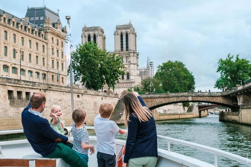 Paris: Seine River Cruise with a Live Guide - Key things to know before you go