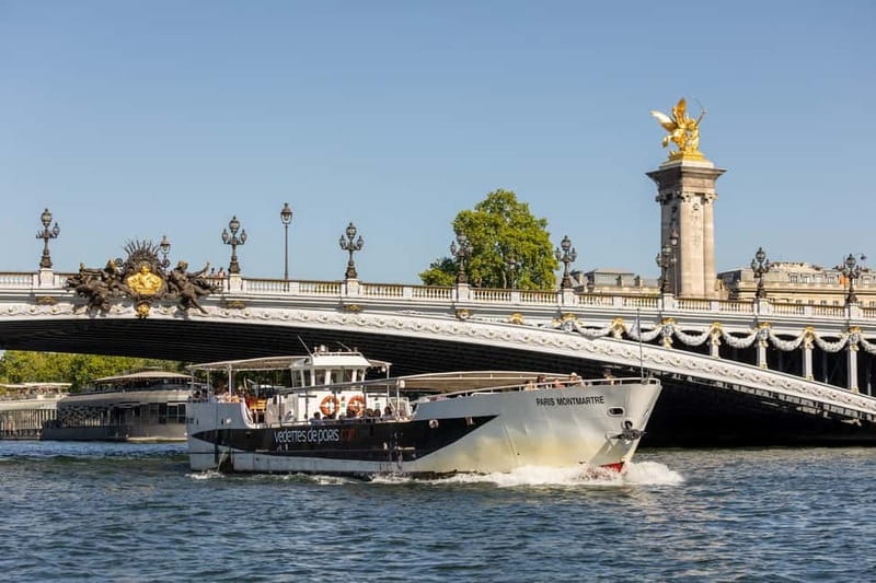 Paris: Seine River Cruise with a Live Guide - Timing and comfort: seats, upstairs views, and what to wear