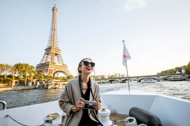 Paris: Seine River Cruise with a Live Guide - Where you board near the Eiffel Tower and how to find the right dock