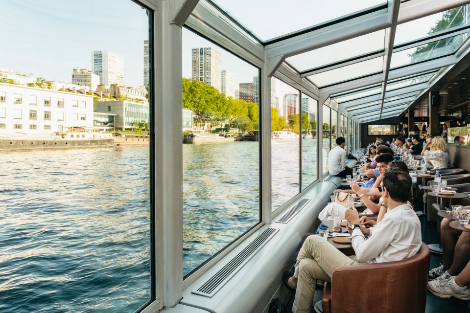 Paris: Seine River Panoramic Views Dinner Cruise - Statue of Liberty, Paris: The Curveball Photo Opportunity