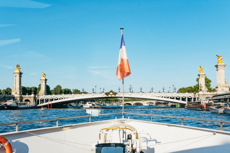 Paris: Seine River Panoramic Views Dinner Cruise - Why This Seine Dinner Cruise Feels Less Like a Production
