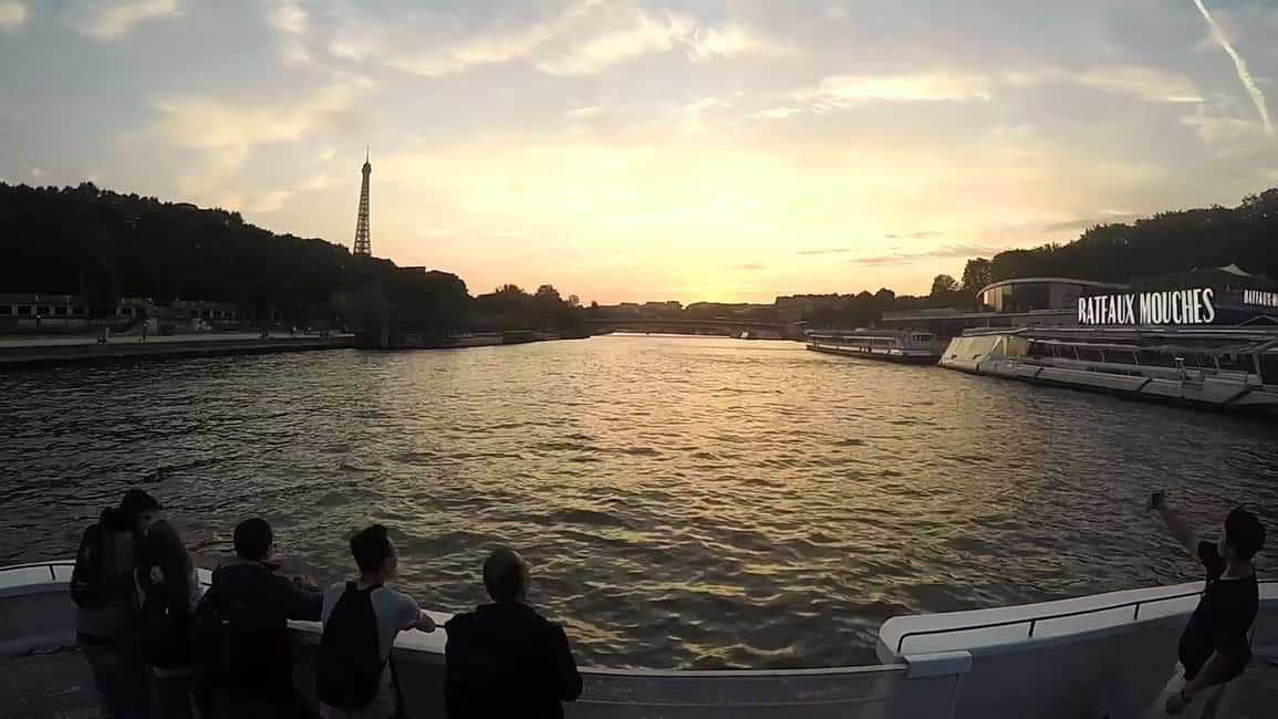 Paris: Seine River Sightseeing Cruise by Bateaux Mouches - Timing tips: dusk cruises, sparkle moments, and how to beat the chill