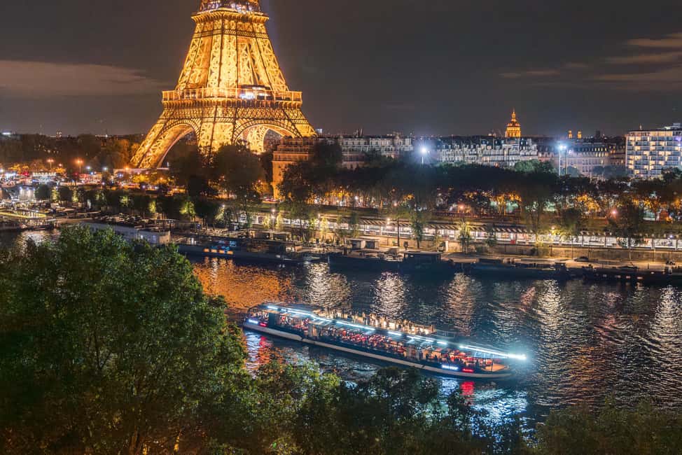 Paris: Seine River Sightseeing Cruise by Bateaux Mouches - Phone audio guide: what you get, and how to make it work