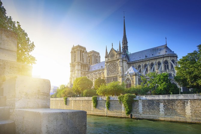 Paris Tour with Lunch at the Eiffel Tower and Seine River Cruise - Crowd control and timing realities: security lines, lift queues, and tight sequencing