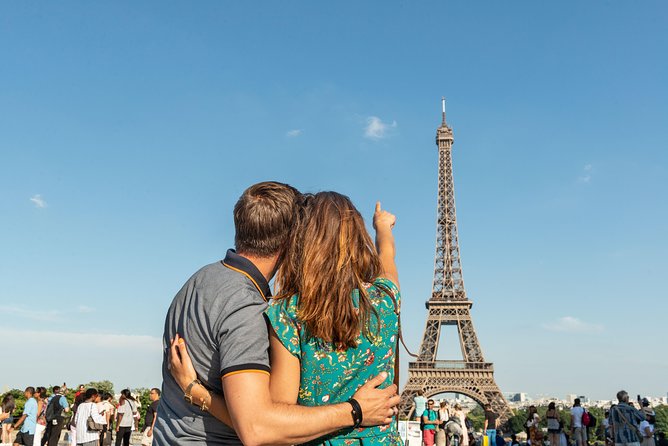 Seine Dinner Cruise, Eiffel Tower Access and Moulin Rouge Show - Food, drinks, and what extras can cost you
