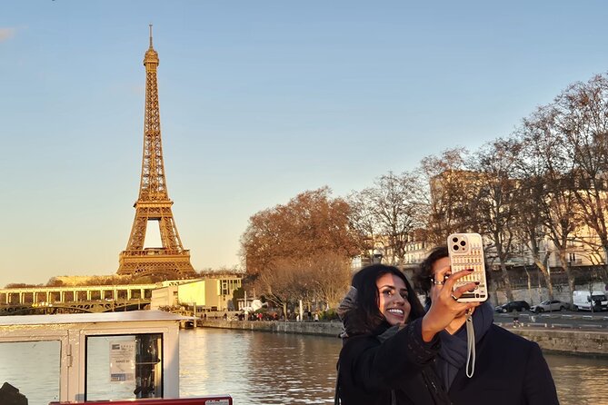 Seine River Sightseeing Guided Cruise by Vedettes du Pont Neuf - Live commentary: what you’ll hear, and how to handle tech hiccups