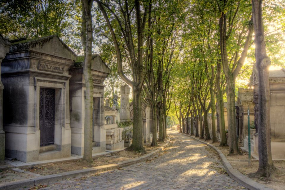 The Père Lachaise Cemetery: Guided 2-Hour Small-Group Tour - Key things that make this tour worth your time