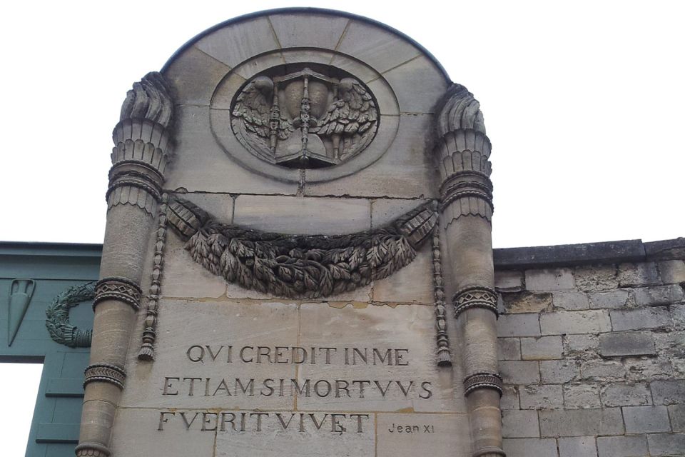 The Père Lachaise Cemetery: Guided 2-Hour Small-Group Tour - Legends, anecdotes, and the small moments that make it memorable