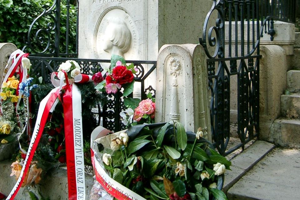 The Père Lachaise Cemetery: Guided 2-Hour Small-Group Tour - How 2 hours works in a place this big (and how to get the most)