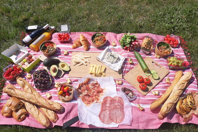 Versailles Bike Tour with Market, Gardens & Guided Palace Tour - Stop 2: Place du Marché Notre Dame market time for picnic supplies