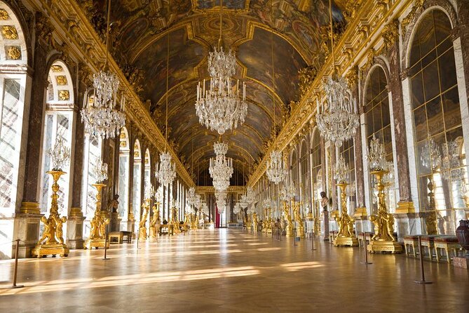 Versailles Château and Gardens Walking Tour from Paris by Train - Train to Versailles: the simplest way to start smart