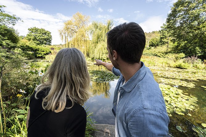 Versailles Palace and Giverny Monet House Visit with Lunch - Versailles gardens and the Musical Fountains Show: timing is everything