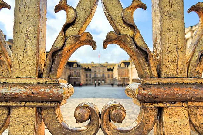 Versailles Small Group Guided Tour with Tranportation from Paris - Getting There from Paris: A Minibus Ride That Saves Your Energy